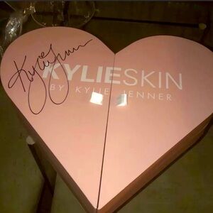 Kylie Jenner SIGNED advent calendar PR box.